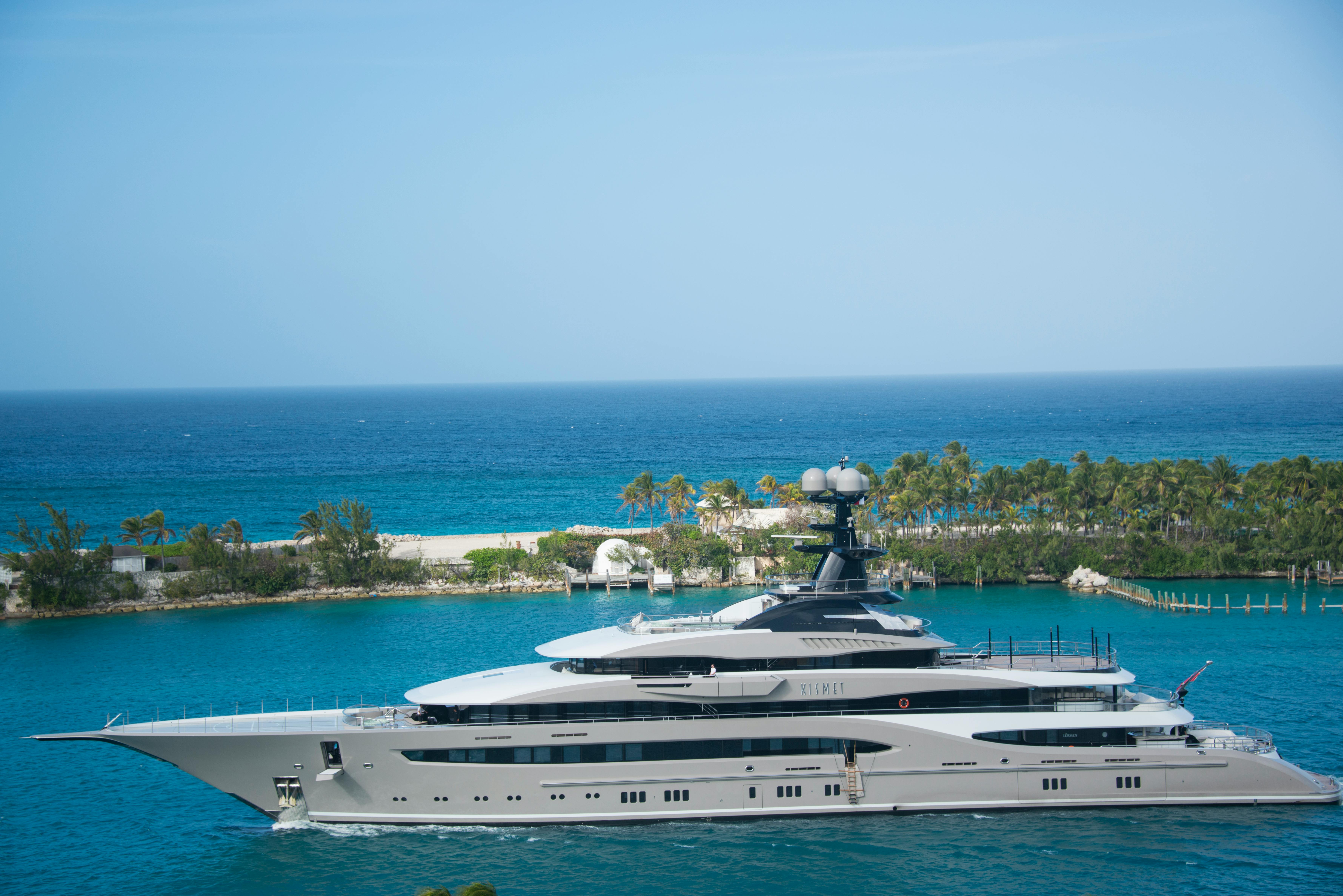 Yacht in Hidden Cove